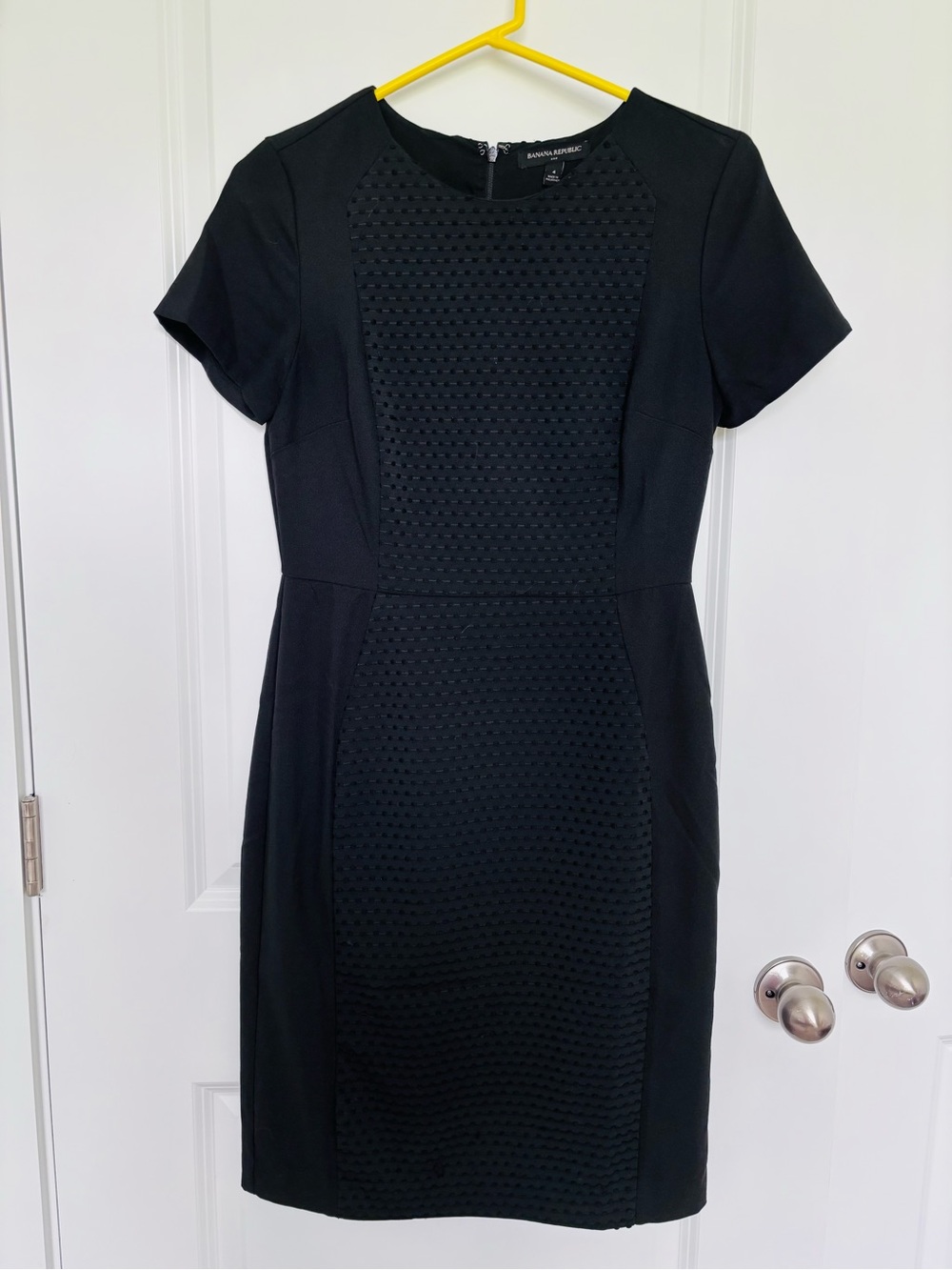 Banana Republic Black Textured Short-Sleeve Sheath Dress